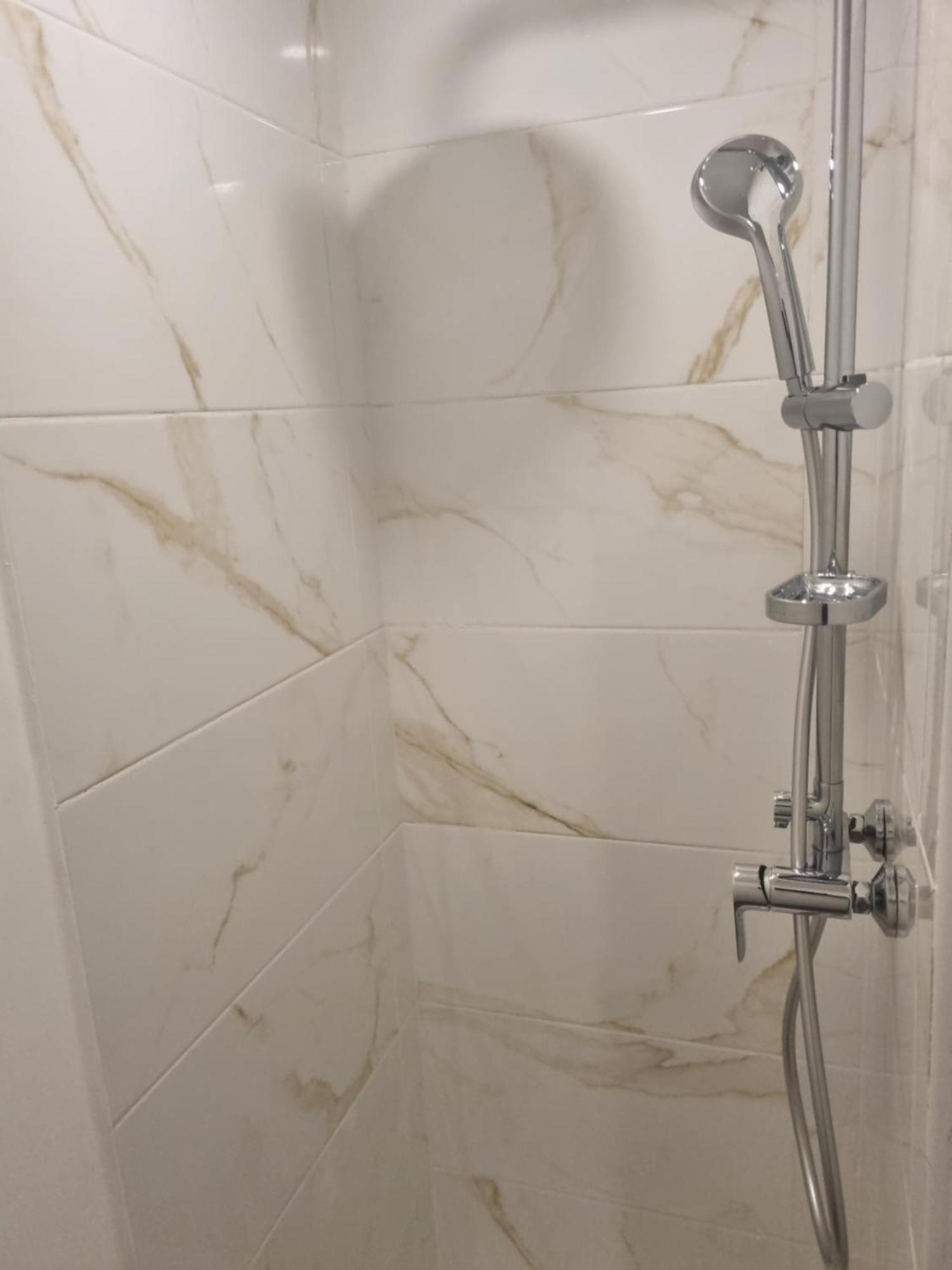 Chambre Privative Renove 2024, Climatisation, Tramway Sur Place , 12 Min Centre, 16 Min Plage, Apercu Lateral Mer, 2 Wc Avec 2 Salle De Bain, Private Room Renovated 2024, Air-Conditioned , Tram On Spot, 2 Toilets And 2 Bathrooms Ница Екстериор снимка