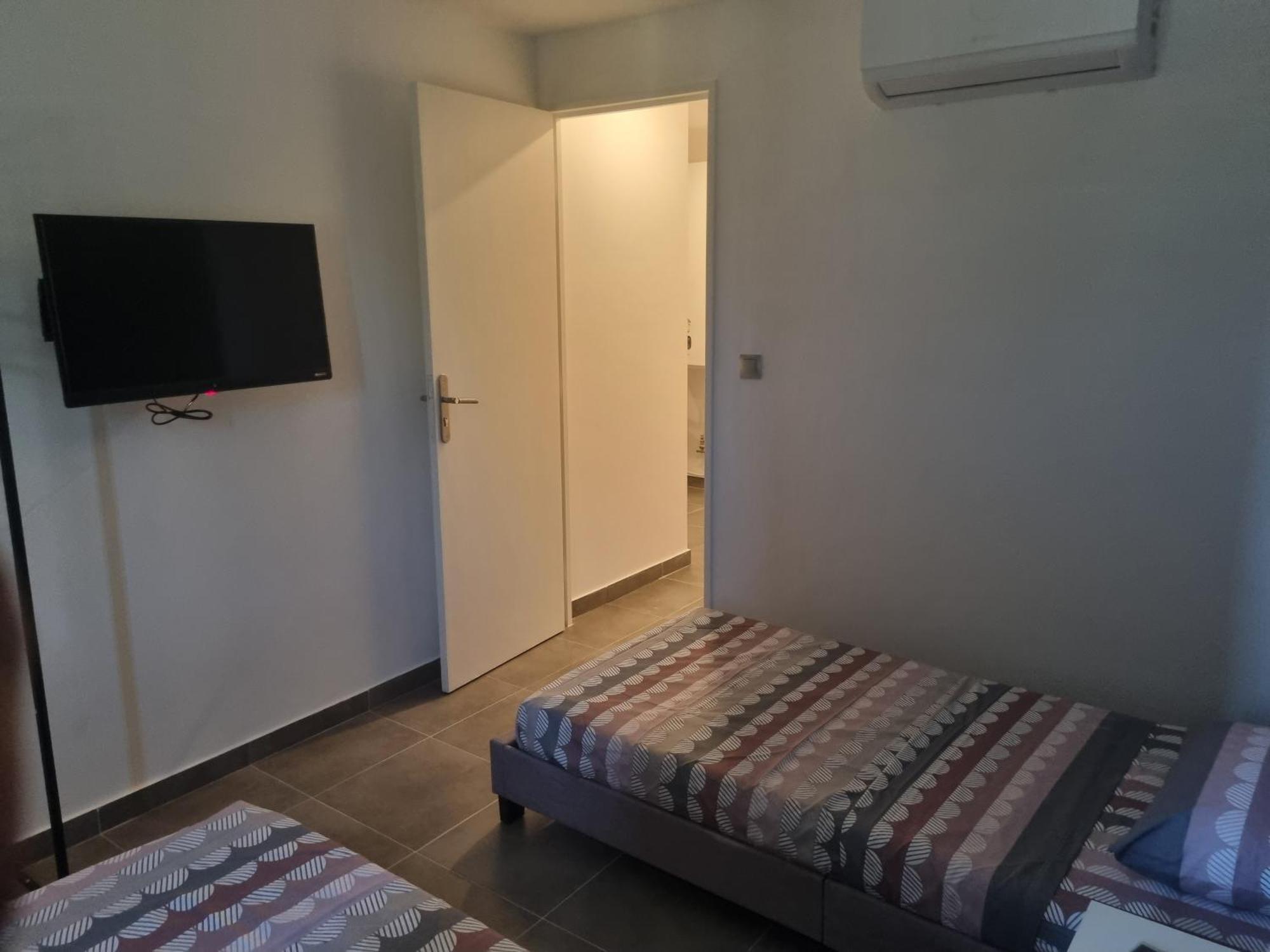 Chambre Privative Renove 2024, Climatisation, Tramway Sur Place , 12 Min Centre, 16 Min Plage, Apercu Lateral Mer, 2 Wc Avec 2 Salle De Bain, Private Room Renovated 2024, Air-Conditioned , Tram On Spot, 2 Toilets And 2 Bathrooms Ница Екстериор снимка