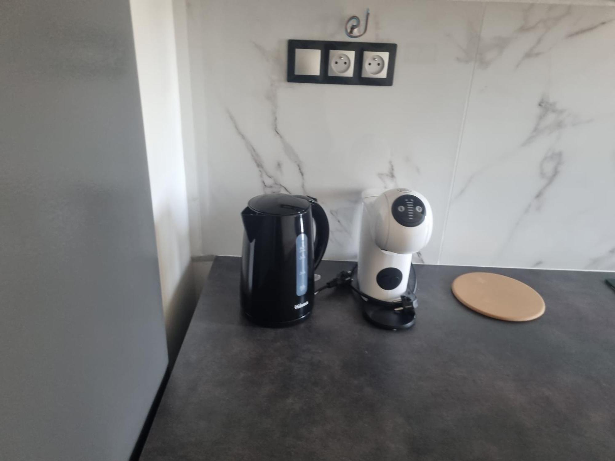 Chambre Privative Renove 2024, Climatisation, Tramway Sur Place , 12 Min Centre, 16 Min Plage, Apercu Lateral Mer, 2 Wc Avec 2 Salle De Bain, Private Room Renovated 2024, Air-Conditioned , Tram On Spot, 2 Toilets And 2 Bathrooms Ница Екстериор снимка